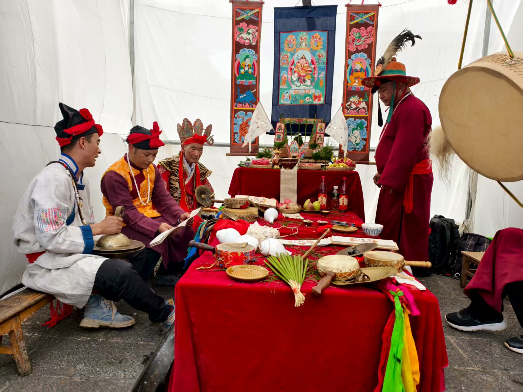 东巴祈福、长街宴、篝火打跳……丽江古城纳西火把节尽显民族风情 (1).jpg