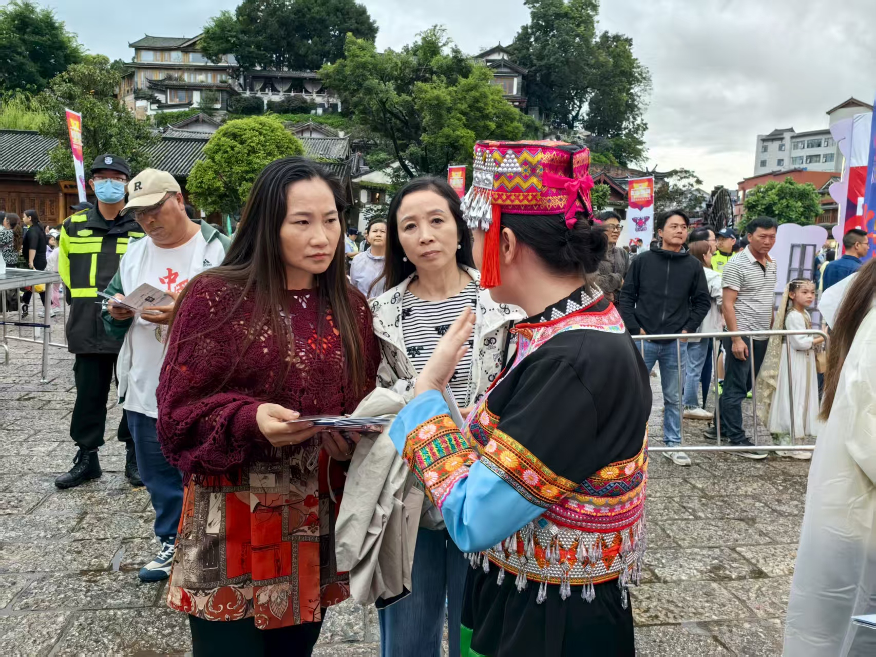 丽江古城玉河广场上演“和和美美”文化盛宴 多州市文旅推介精彩纷呈1.jpg