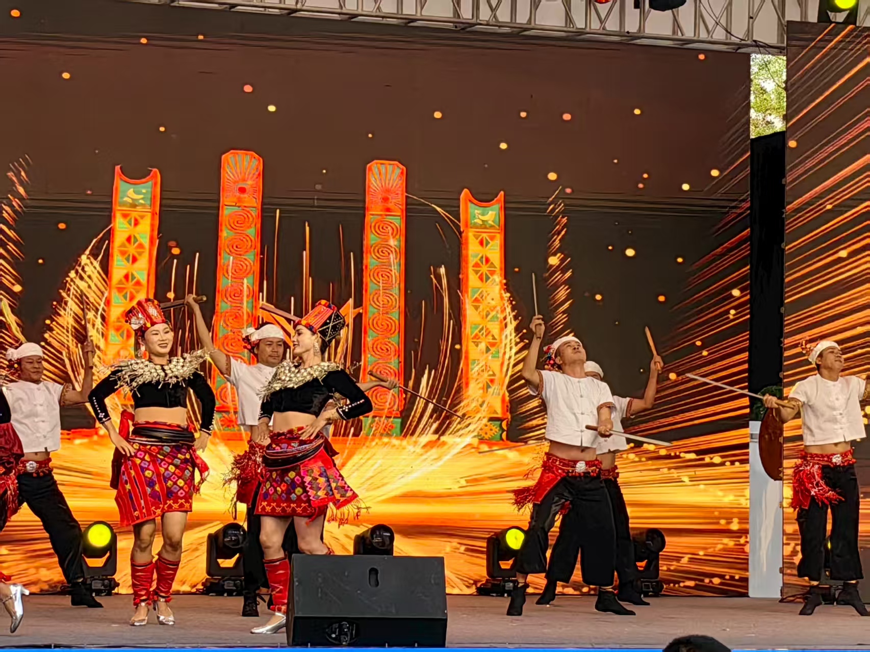 丽江古城玉河广场上演“和和美美”文化盛宴 多州市文旅推介精彩纷呈9.jpg