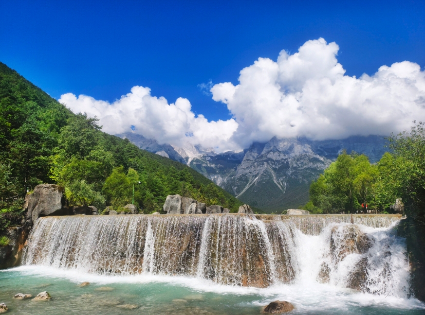 夏日玉龙雪山“颜值开挂”，每帧都美到犯规！ (1).png