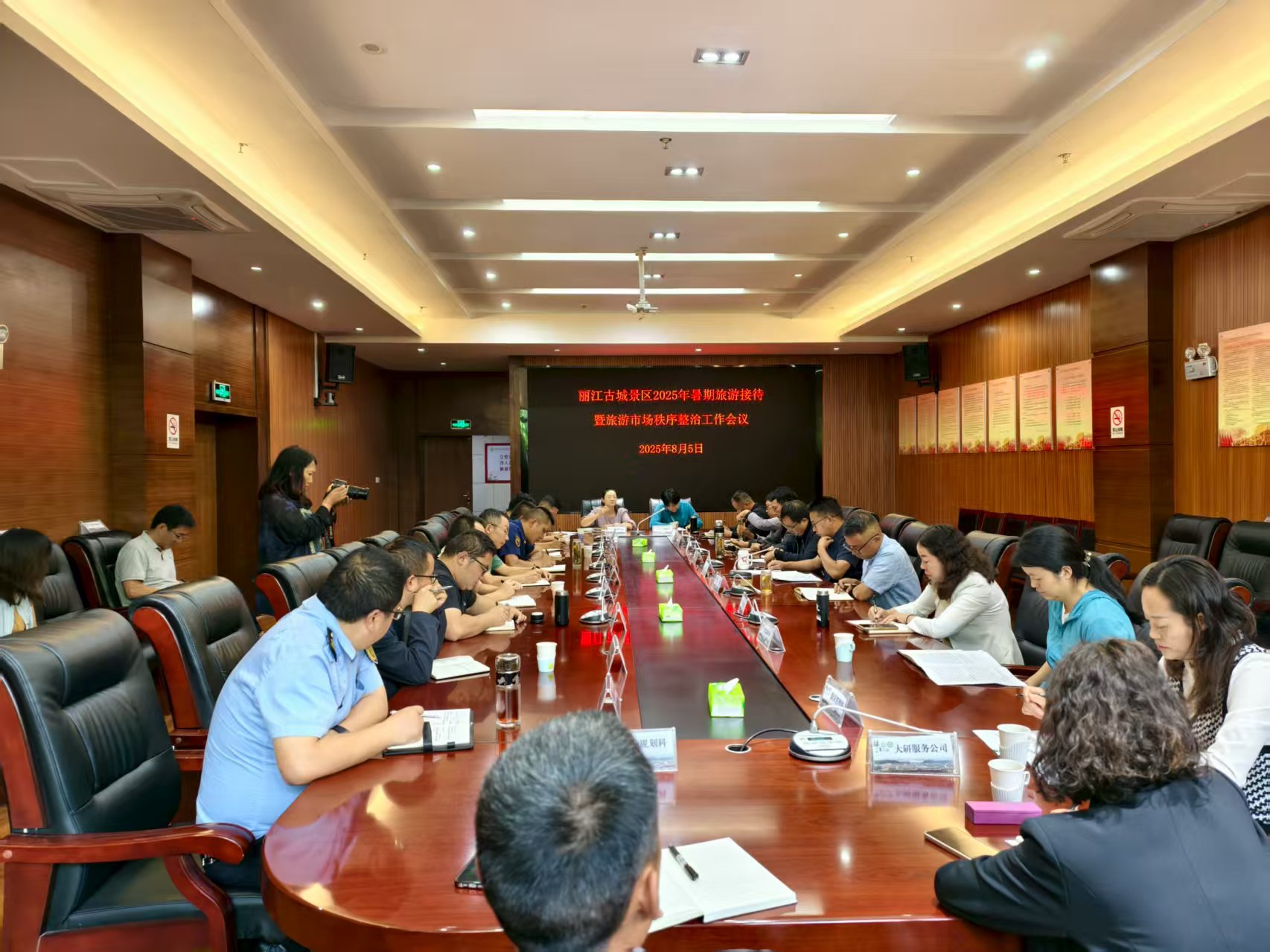 紧盯暑期高峰 丽江古城统筹推进旅游接待与市场秩序整治 (1).jpg