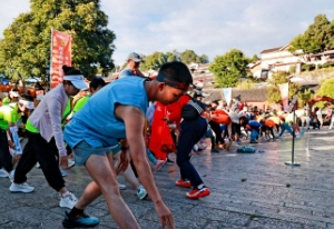 丽江“天雨流芳”越野跑嘉年华，用脚步丈量云南之美 (1).png