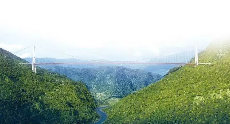 西香高速泸沽湖特大桥同日实现两大关键突破 工程建设全面提速