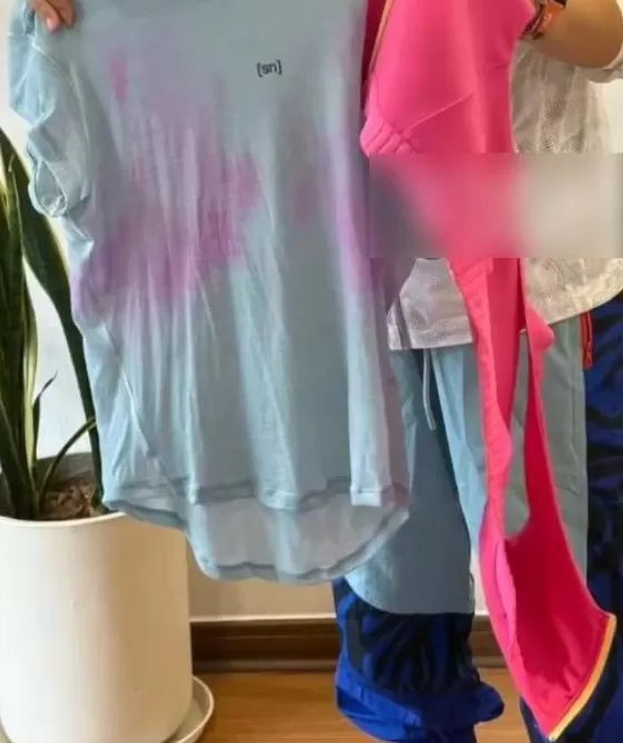 70公里越野跑完，白T恤被染成粉色！200元运动内衣就这质量？