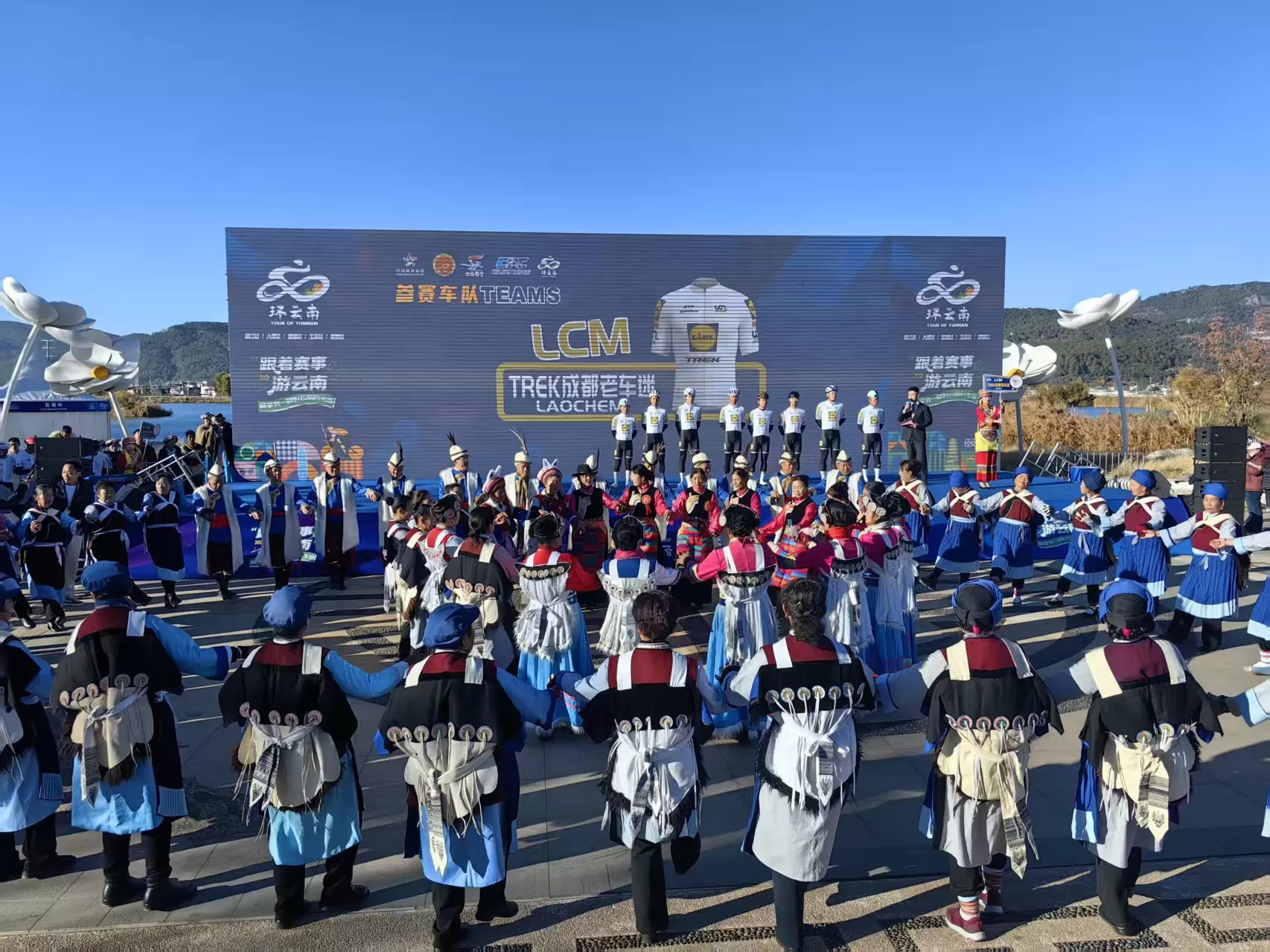 2025中国公路自行车职业联赛“环云南”揭幕战在丽江激情开赛