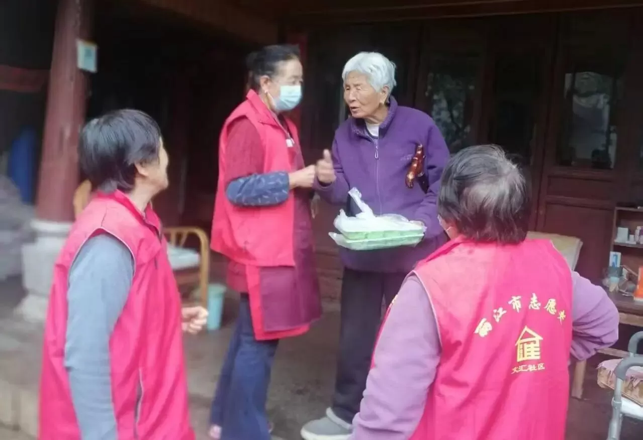从“没人管”到“有人办”！看丽江这里如何用“红色物业”解民忧