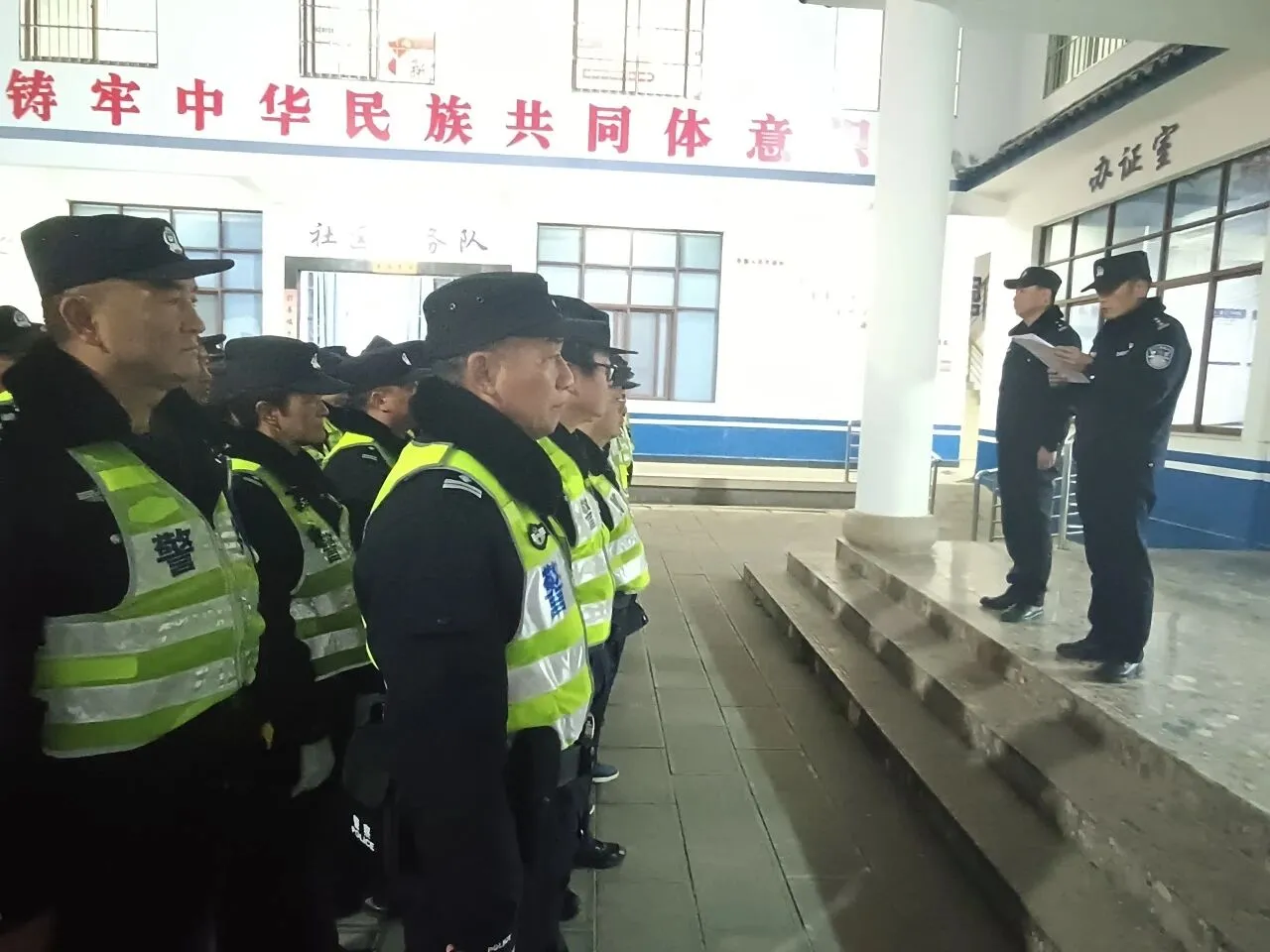 玉龙公安开展春节前专项整治 警灯护夜守好百姓“平安年味”