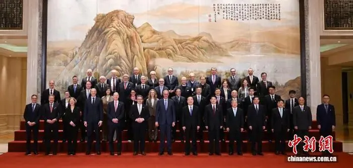 德国总理默茨杭州行：品西湖醋鱼东坡肉 点赞中餐 看中德合作新机遇