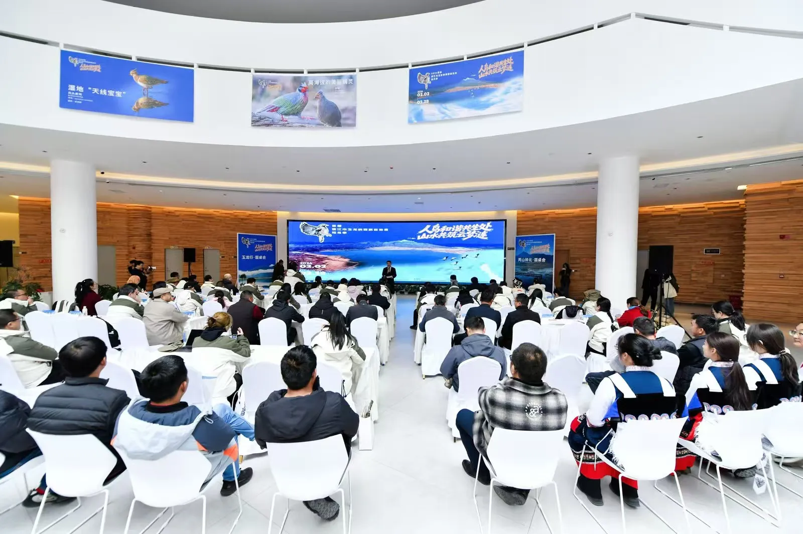 以鸟为媒，共话未来！玉龙县观鸟季生态圆桌会议举行，九大成果勾勒绿色发展新蓝图