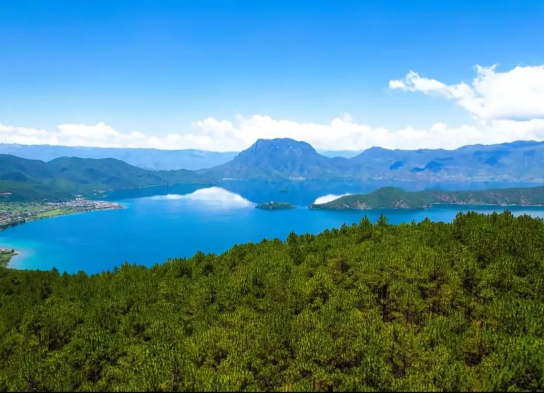 春日泸沽湖 “警”色独好！女子巡逻队用藏蓝守护一湖碧波